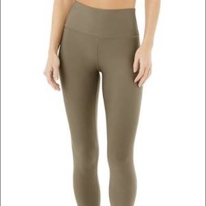 ALO YOGA High-Waist Legging in Army Green Size Medium